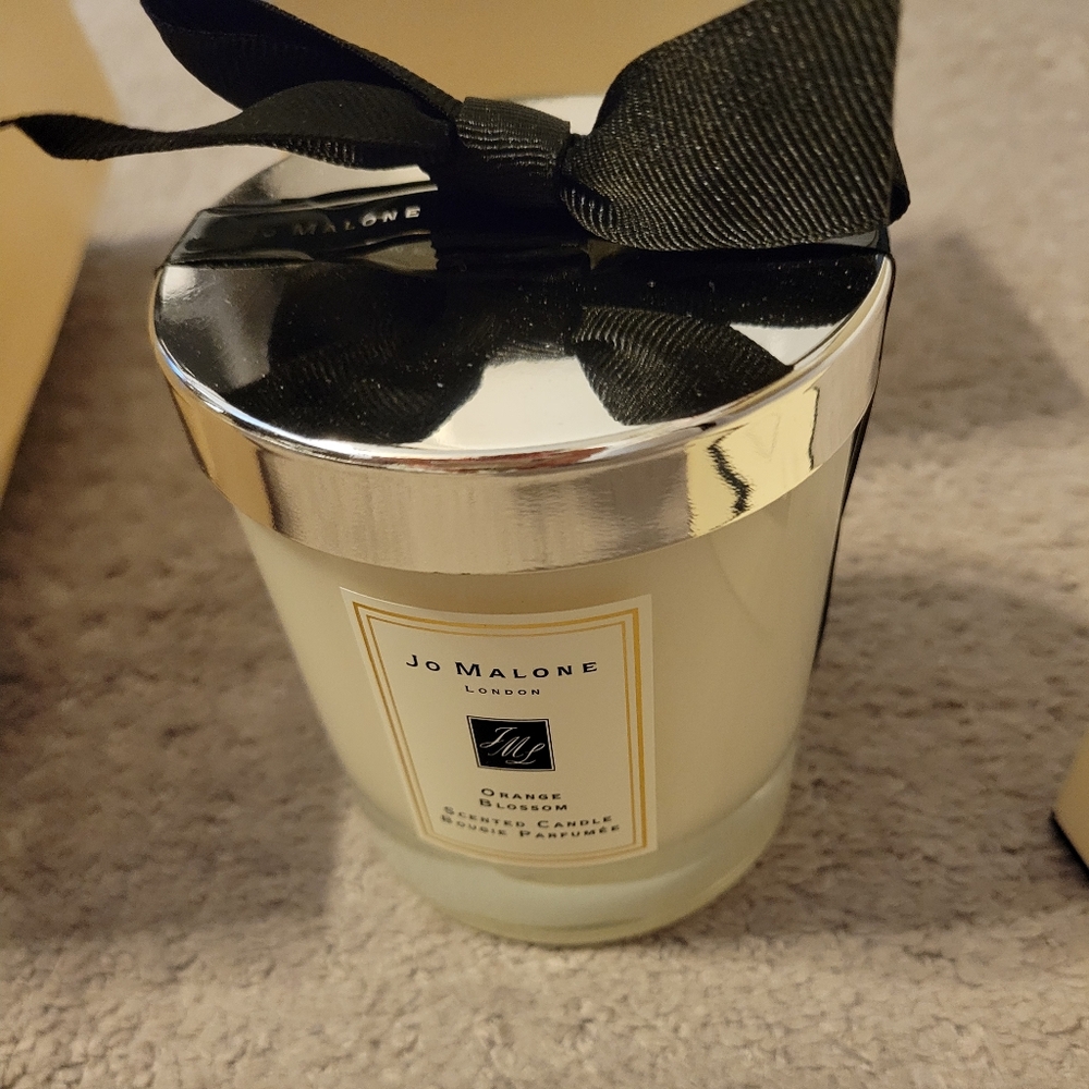 Jo Malone White Candle with Silver Lid